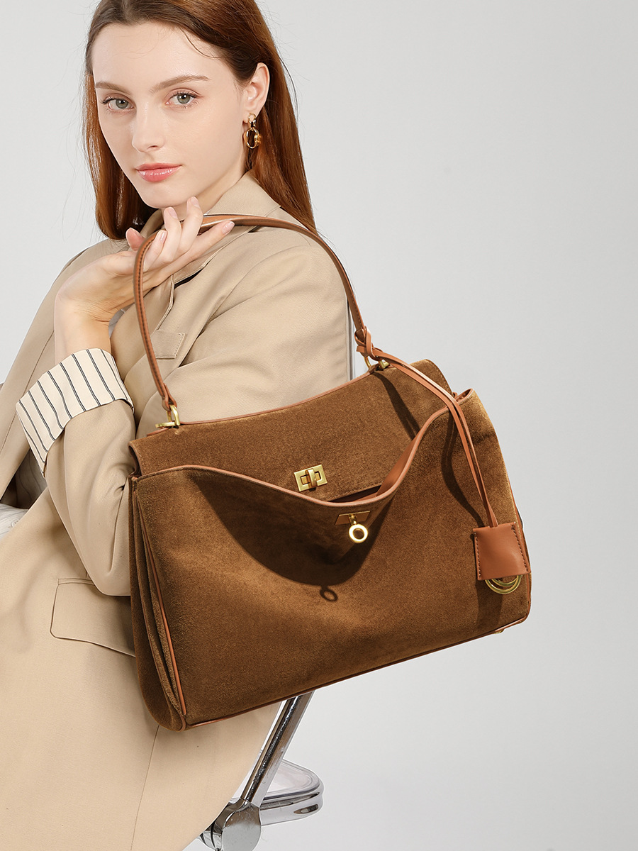 حقيبة نسائية من الجلد الطبيعي  - مراجعة Women Bags On Sale وسعره